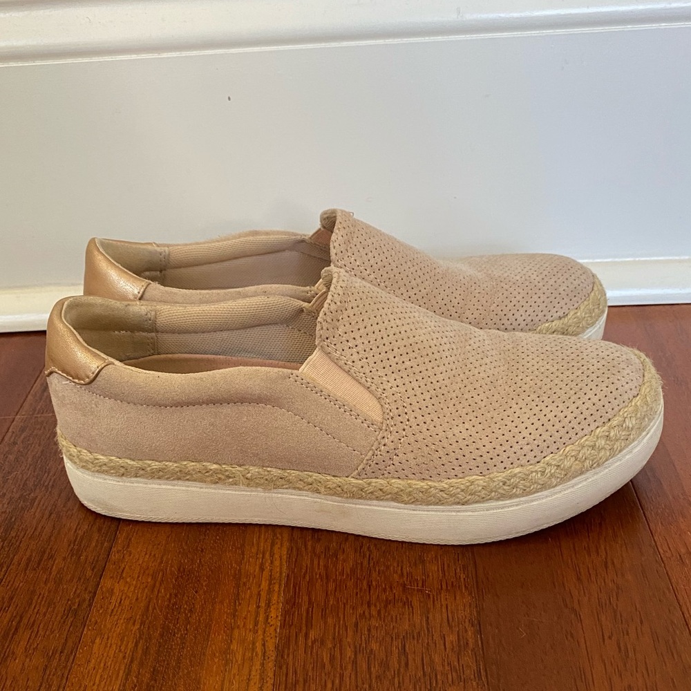 Suede flats with jute detail. Size 7.5
